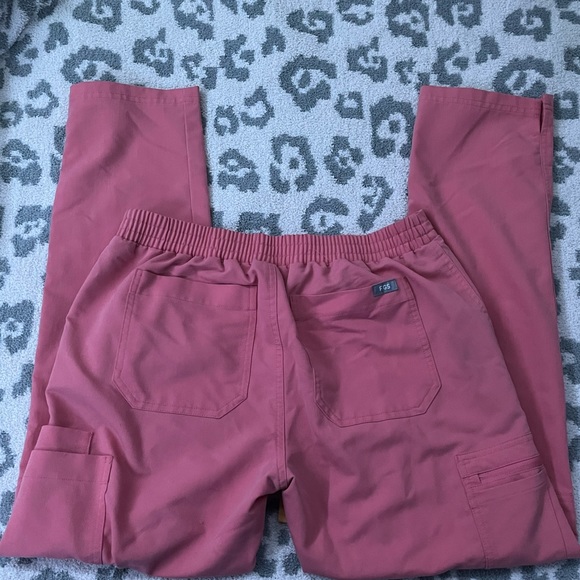 GUC FIGS Yola skinny scrub pants in Coral size small - Picture 3 of 5